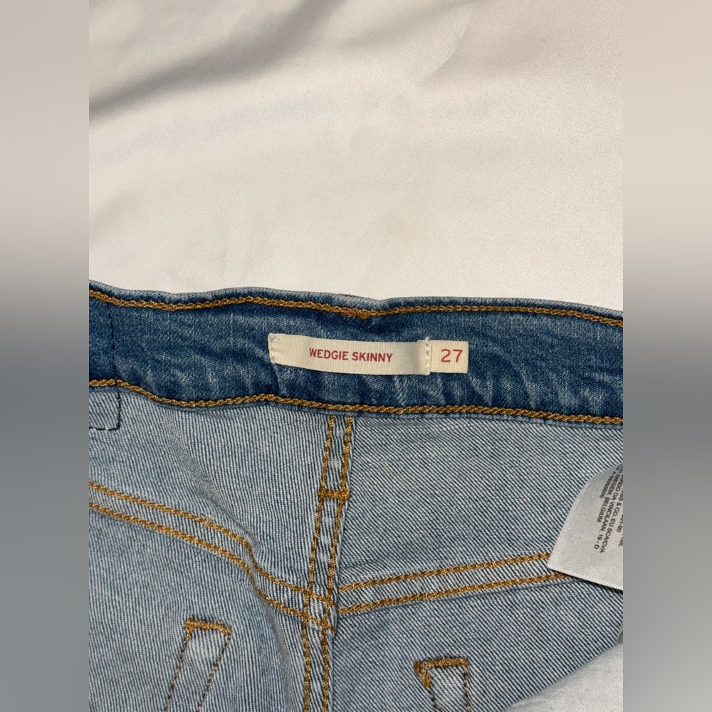 Levi’s Wedgie Skinny Women’s Jeans Size 27 – Medium Wash Distressed - Picture 5 of 7